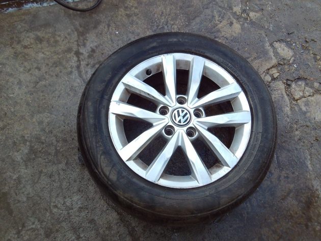 2016 GENUINE VW TOURAN 16'' ALLOY WHEEL TYRE 205/60R16 5TA601025 - Image 3