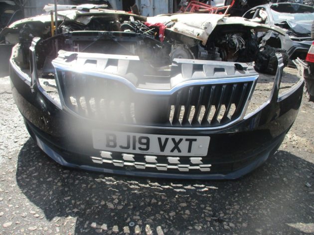 2019 GENUINE SKODA OCTAVIA FRONT COMPLETE BUMPER - Image 2
