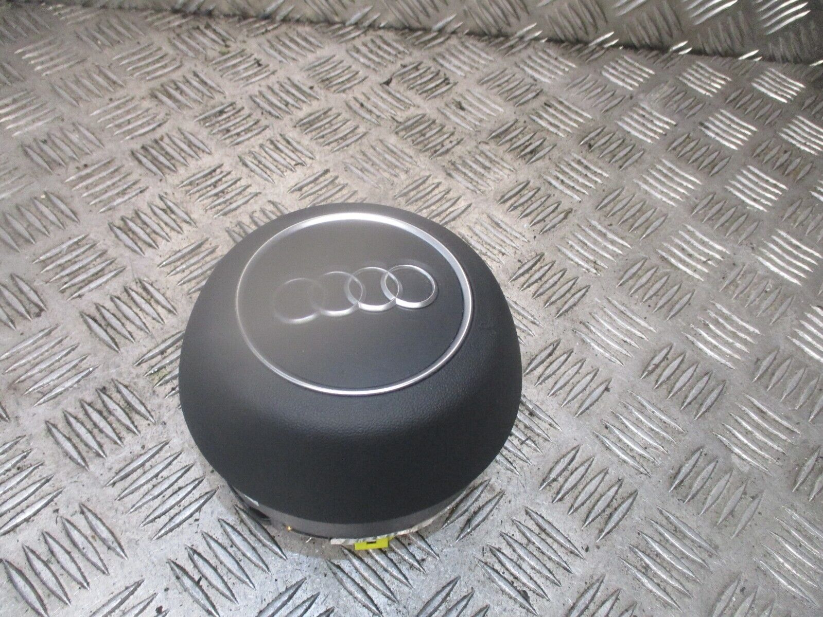 2015 GENUINE AUDI A3 8V FRONT DRIVERS SIDE STEERING WHEEL BAG 8V0880201DN