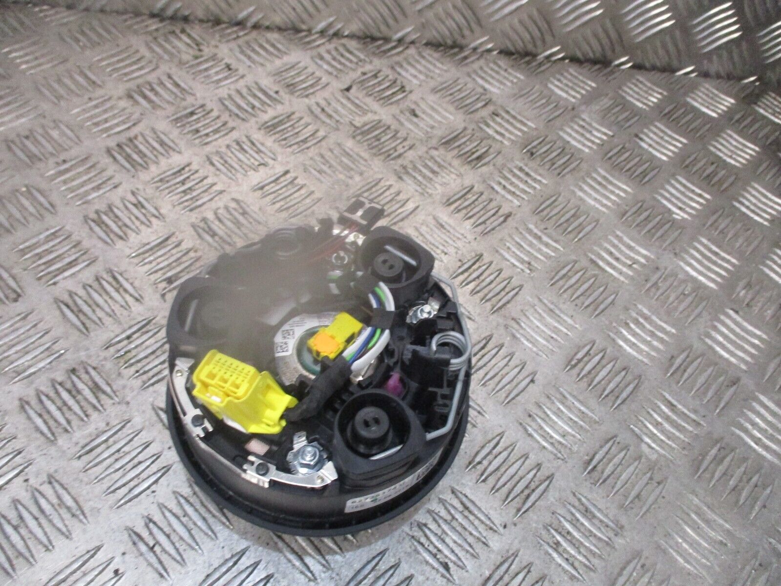 2015 GENUINE AUDI A3 8V FRONT DRIVERS SIDE STEERING WHEEL BAG 8V0880201DN - Image 3