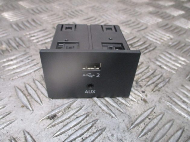 2017 GENUINE AUDI Q2 AUX USB CONNECTION PORT MODULE UNIT 8V0035708