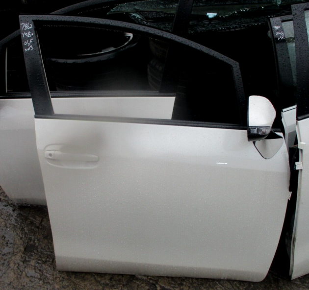 2014 GENUINE TOYOTA VERSO FRONT RIGHT DRIVER SIDE BARE SHELL DOOR OSF