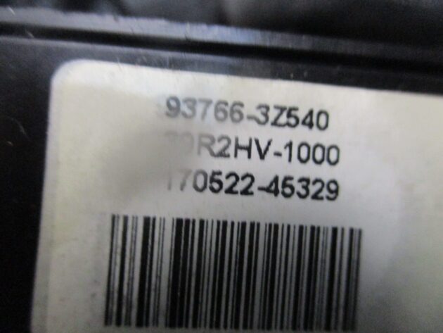 2017 GENUINE HYUNDAI I40 ELECTRIC HANDBREAK AUTO HOLD SWITCH 937663Z540 - Image 2