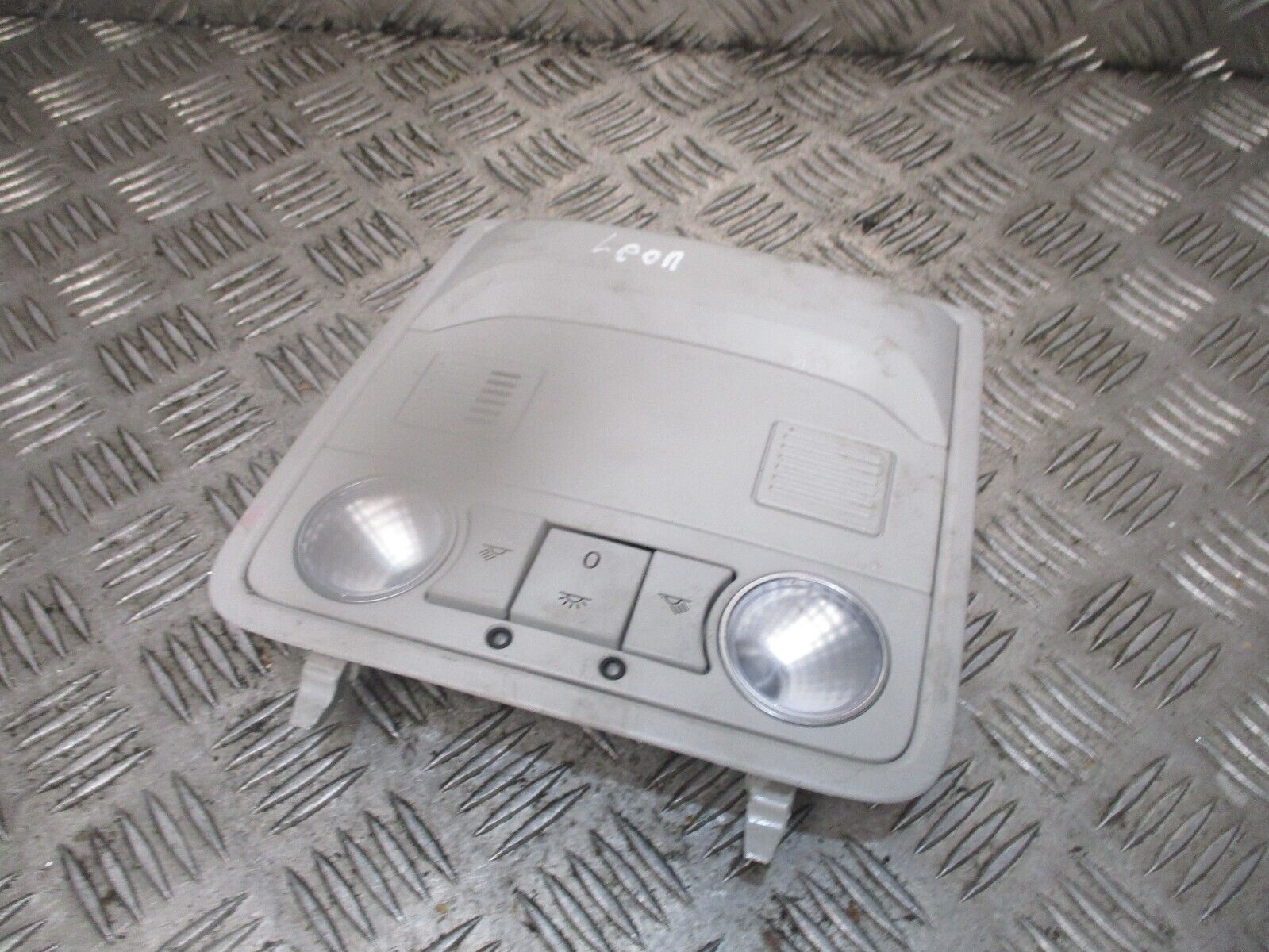 2015 GENUINE SEAT LEON FRONT INTERIOR ROOF READING LIGHT LAMP 5Q0951171