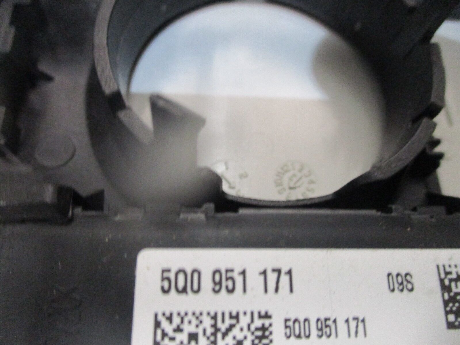 2015 GENUINE SEAT LEON FRONT INTERIOR ROOF READING LIGHT LAMP 5Q0951171 - Image 4