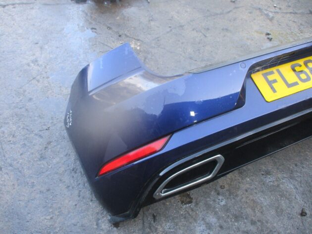 2018 GENUINE VW GOLF MK7.5 REAR COMPLETE BUMPER WITH PARKING SENSOR - Image 4