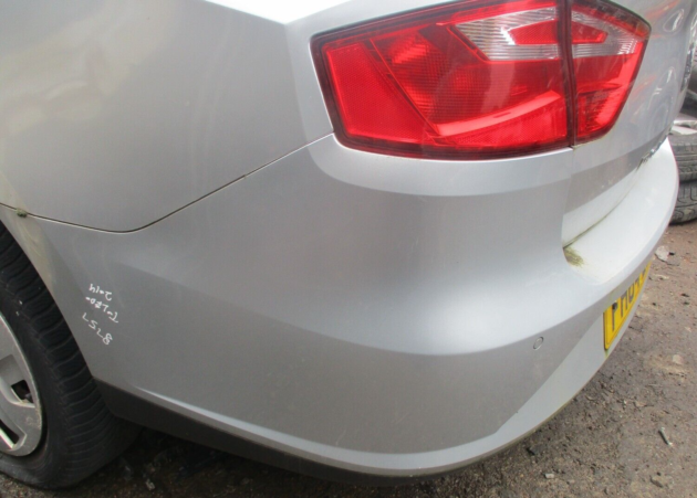 2014 GENUINE SEAT TOLEDO REAR BUMPER COMPLETE - Image 2