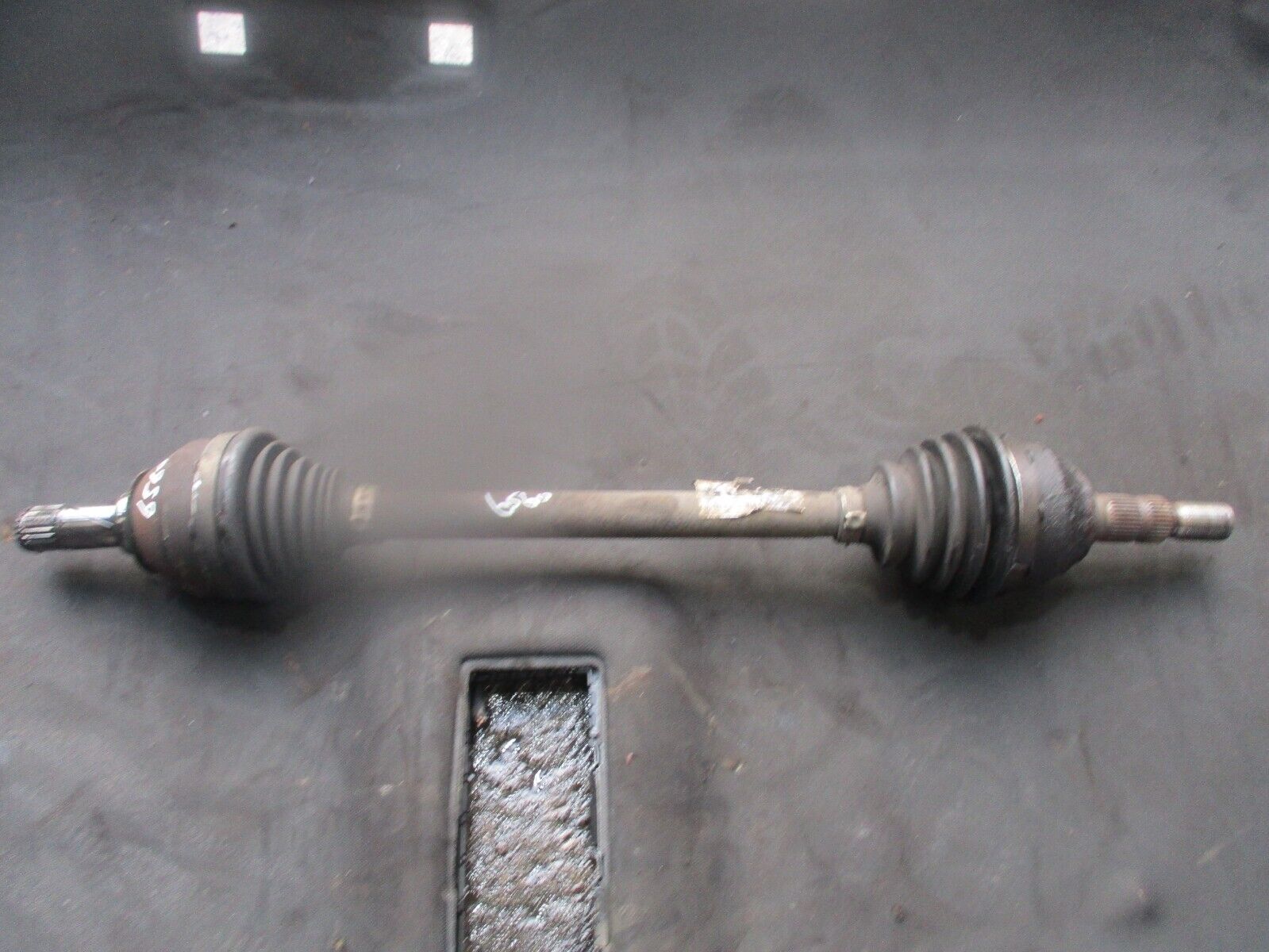 2015 GENUINE VAUXHALL ASTRA PETROL FRONT LEFT PASSENGER SDIE DRIVERSHAFT - Image 2