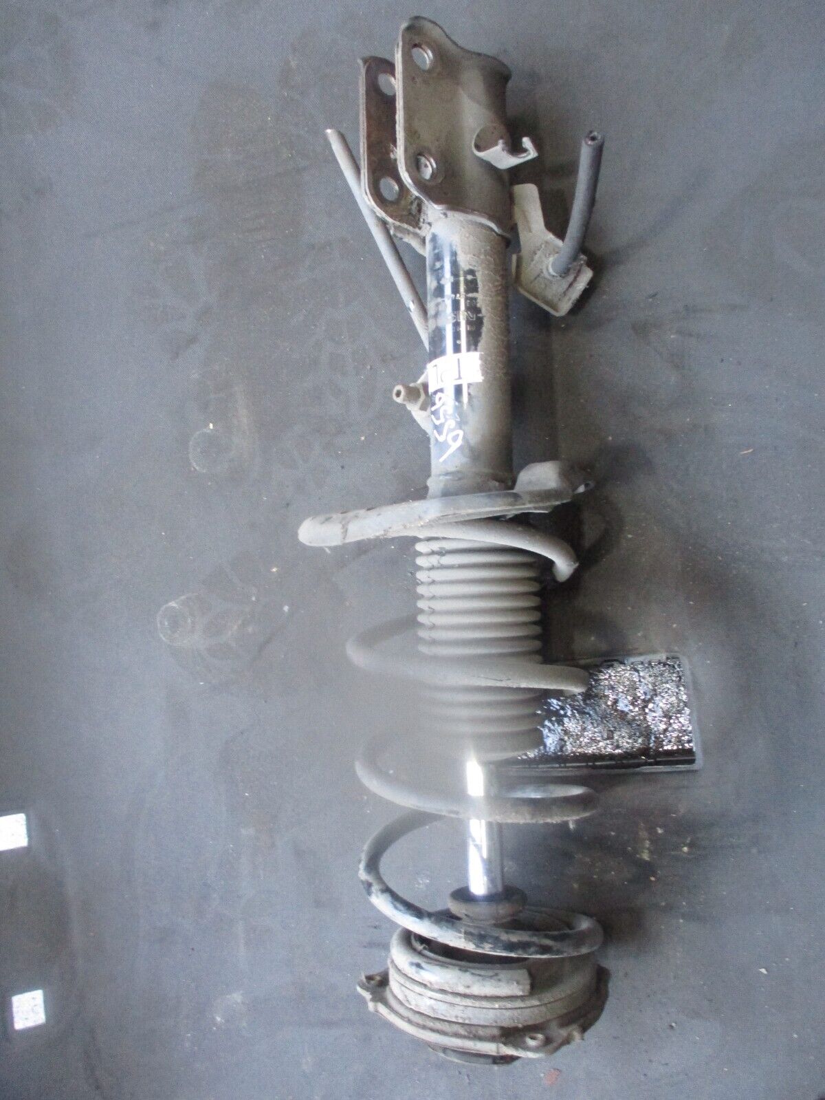 2015 GENUINE NISSAN JUKE 1.6 PETROL FRONT LEFT PASSENGER SIDE SHOCK ABSORBER - Image 2