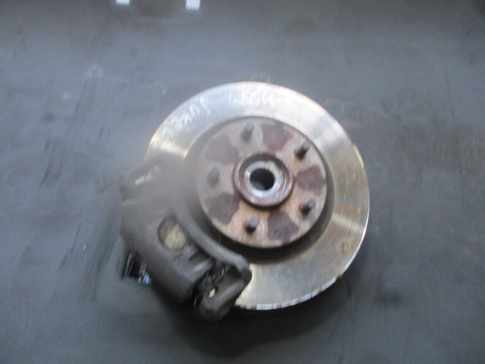 2015 GENUINE NISSAN JUKE 1.6 PETROL FRONT LEFT PASSENGER SIDE WHEEL HUB - Image 2