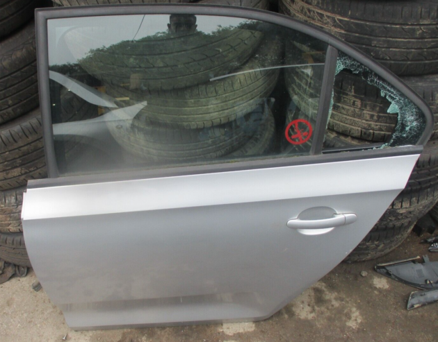 2014 GENUINE SEAT TOLEDO REAR LEFT PASSENGER SIDE BARE SHELL DOOR NSR