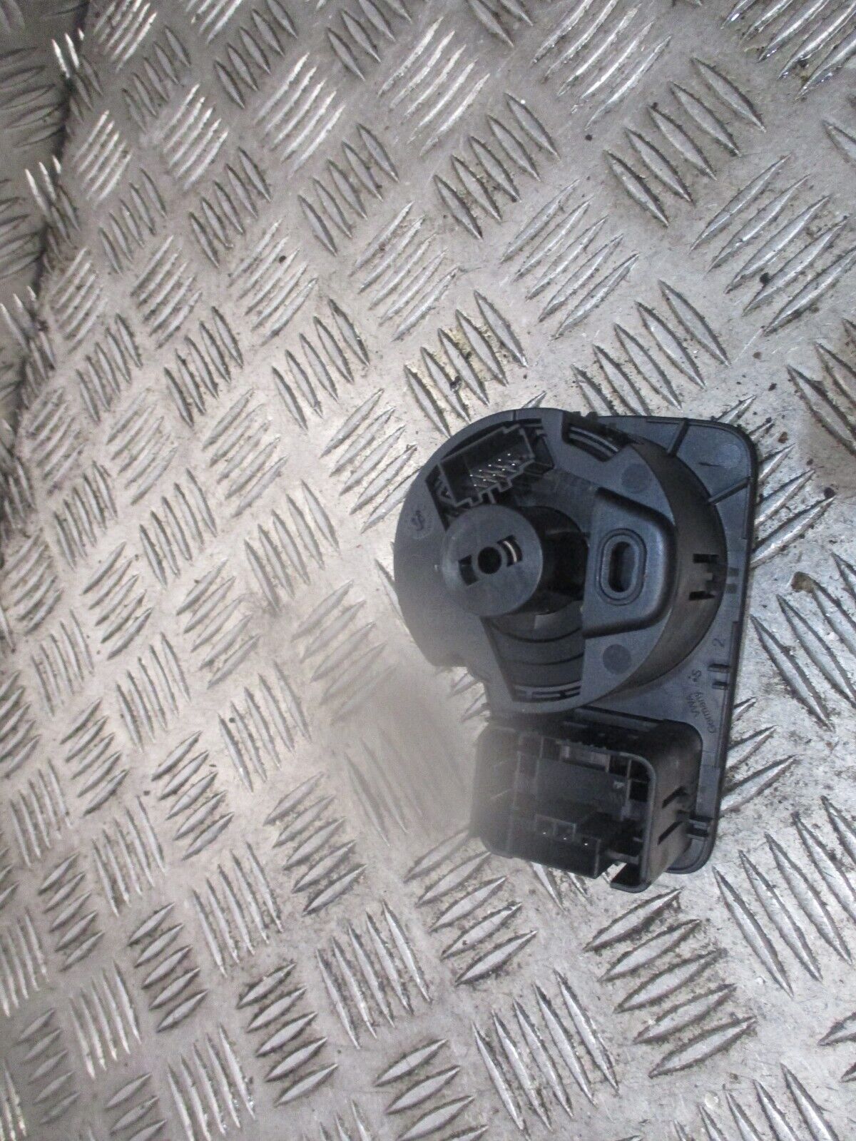 2014 GENUINE VW GOLF MK7 HEADLIGHT LAMP ADJUSTER CONTROL SWITCH 5G2858341 - Image 3