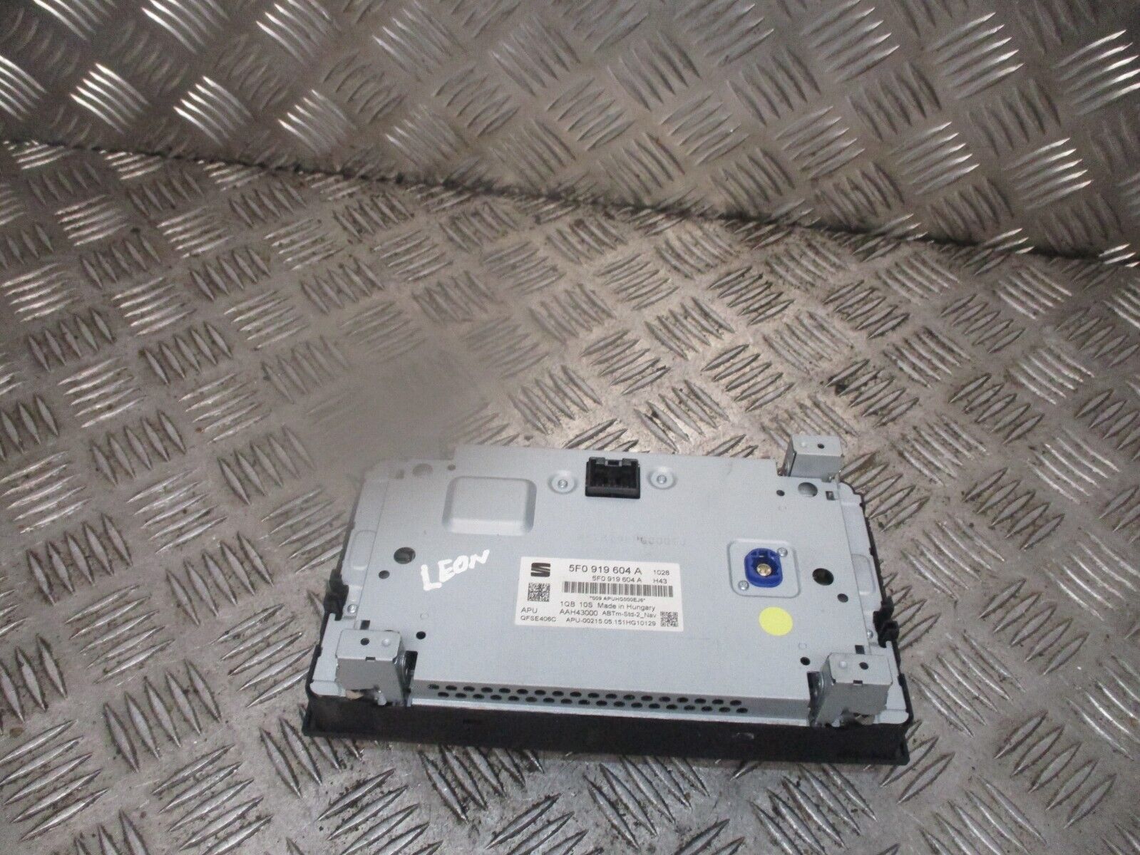 2015 GENUINE SEAT LEON FRONT MULTIMEDIA DISPLAY HEAD UNIT 5F0919604A - Image 3