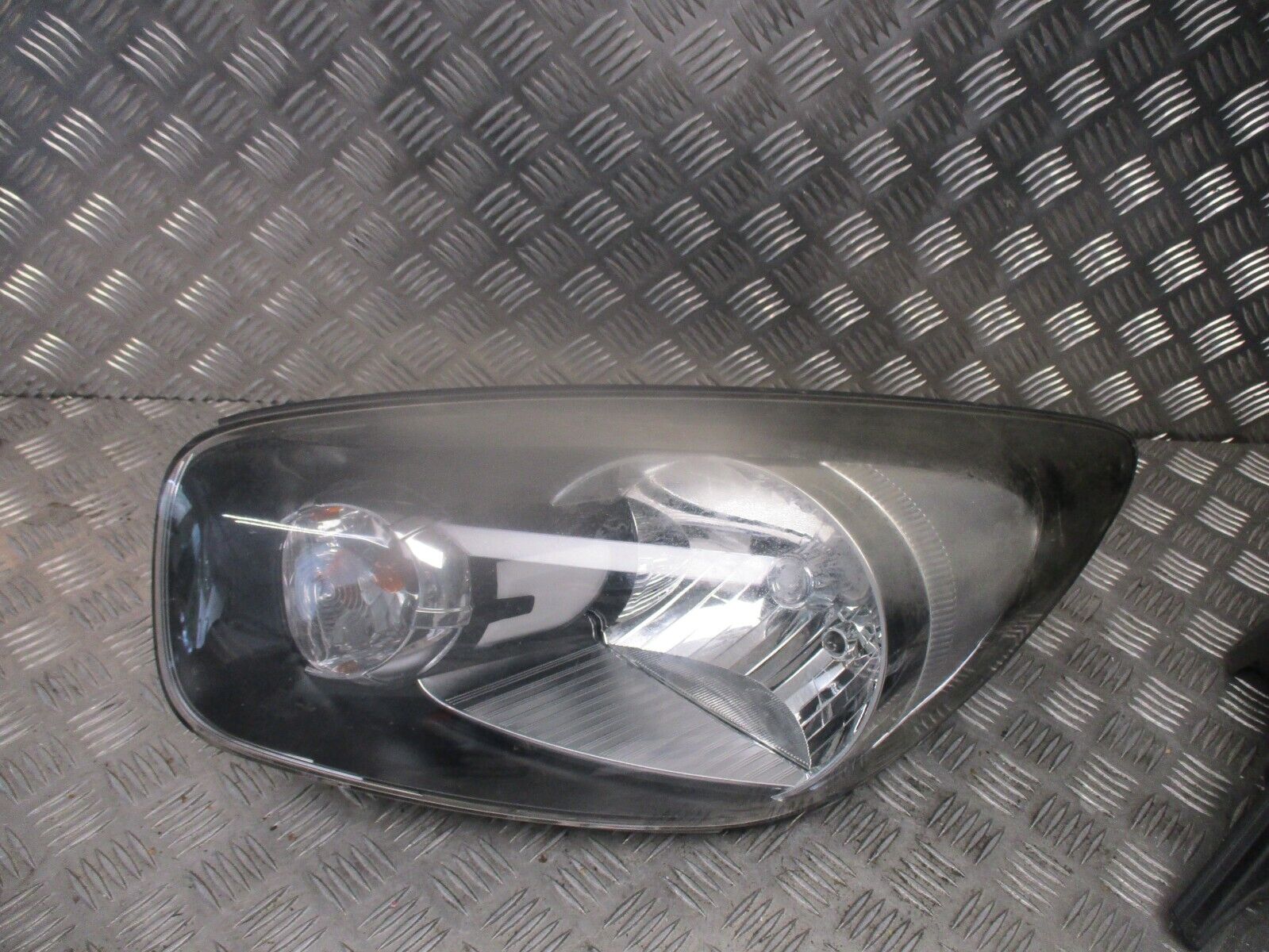 2015 GENUINE KIA PICANTO FRONT LEFT PASSENGER SIDE HEADLIGHT LAMP 92101-1Y0 - Image 2