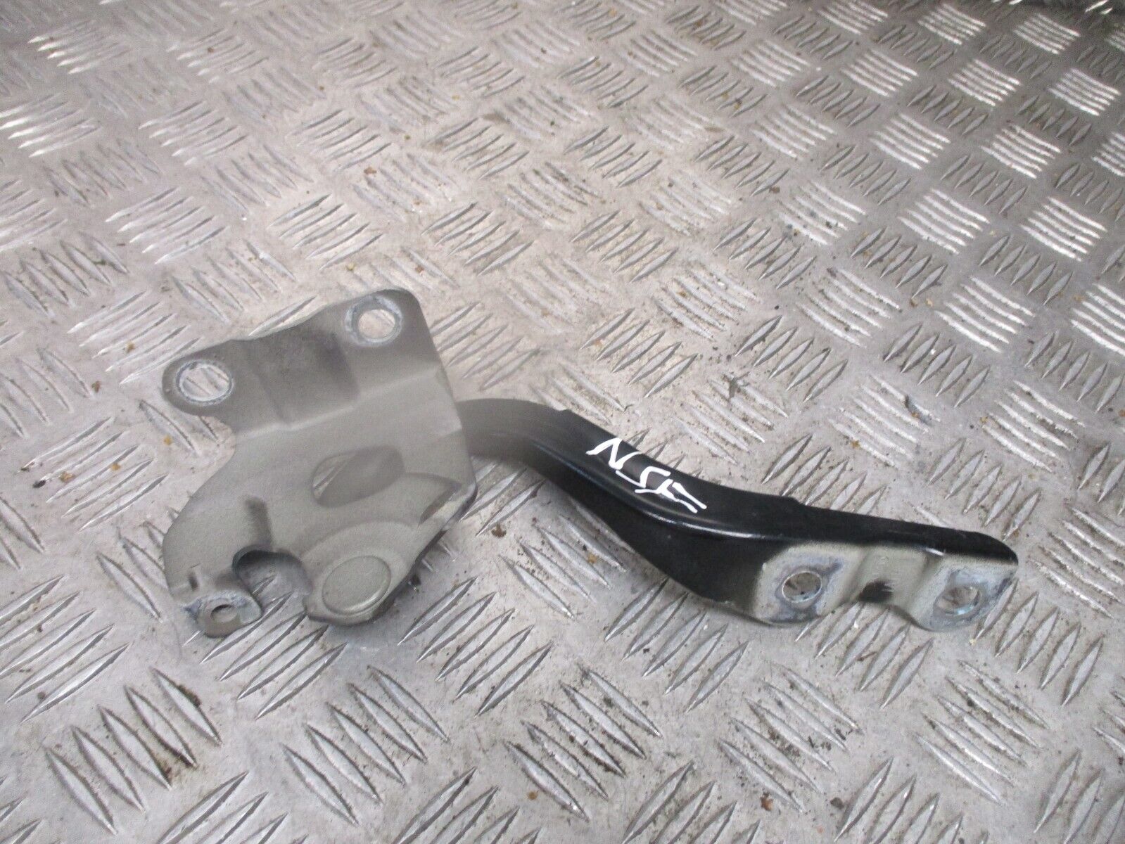 2015 GENUINE KIA PICANTO FRONT LEFT PASSENGER SIDE BONNET HINGE NSF - Image 3