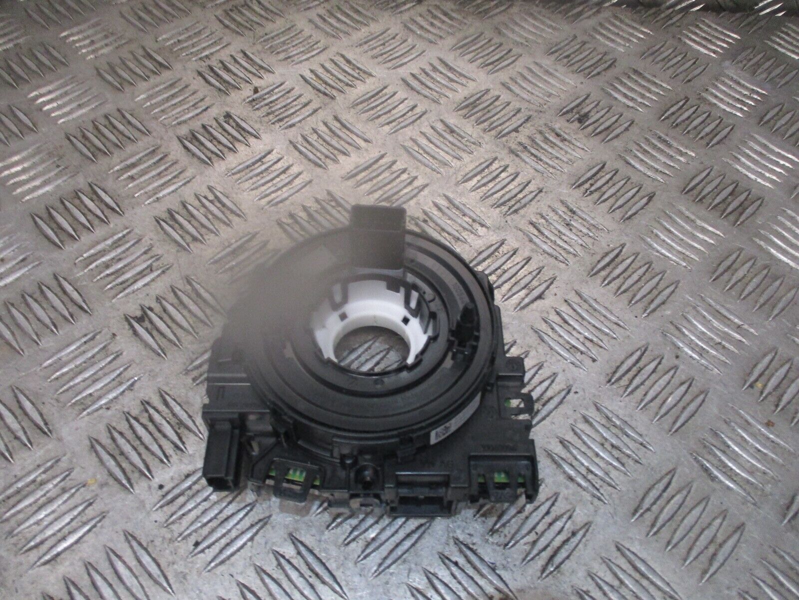 2015 GENUINE AUDI A3 8V STEERING WHEEL SLIP RING SQUIB 5Q0953549C - Image 2