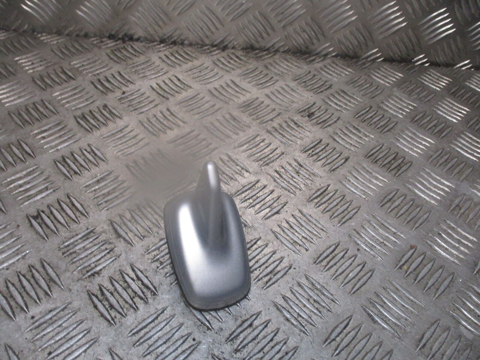 2015 GENUINE AUDI A3 8V REAR AERIAL ROOF ANTENNA SHARK FIN 8V0035503AG