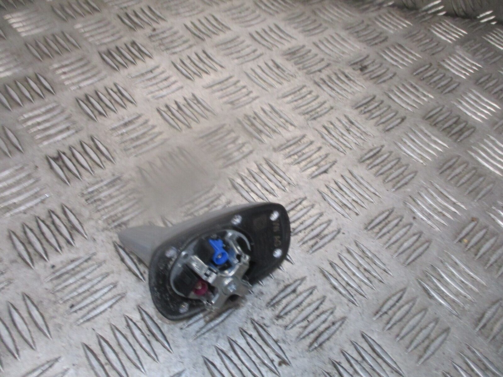 2015 GENUINE AUDI A3 8V REAR AERIAL ROOF ANTENNA SHARK FIN 8V0035503AG - Image 3