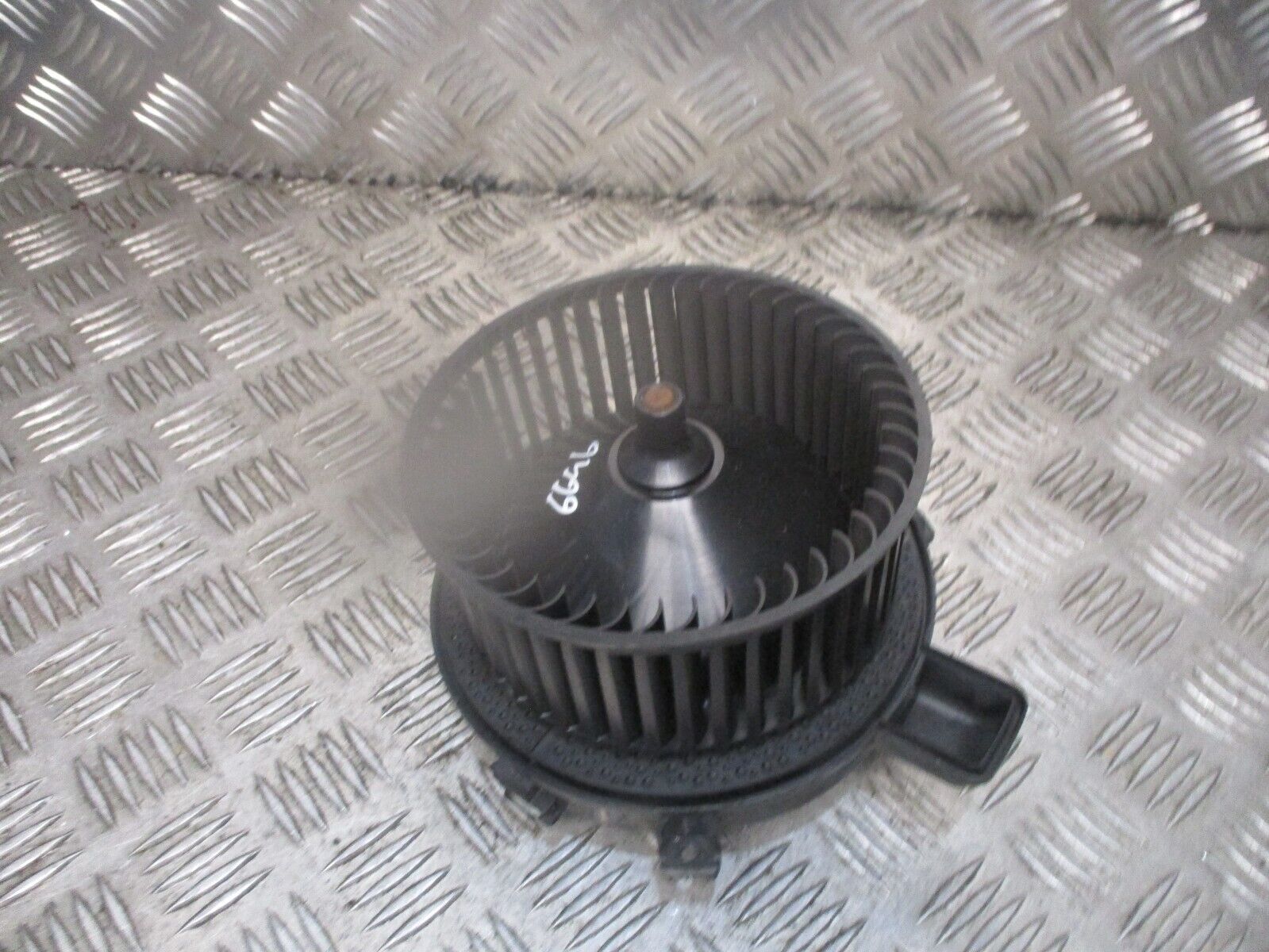 2015 GENUINE VAUXHALL ASTRA HEATER BLOWER MOTOR FAN E011500116