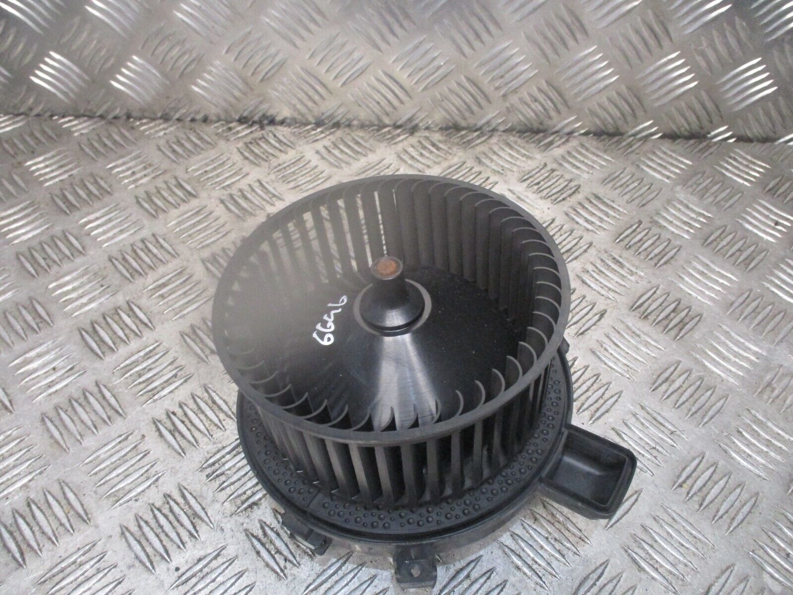2015 GENUINE VAUXHALL ASTRA HEATER BLOWER MOTOR FAN E011500116 - Image 2