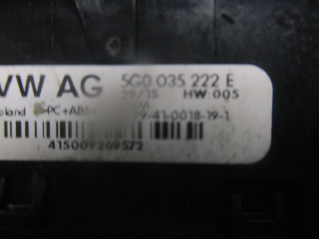 2015 GENUINE VW GOLF MK7 AUX IN USB PORT SOCKET CONNECTION 5G0035222E - Image 3