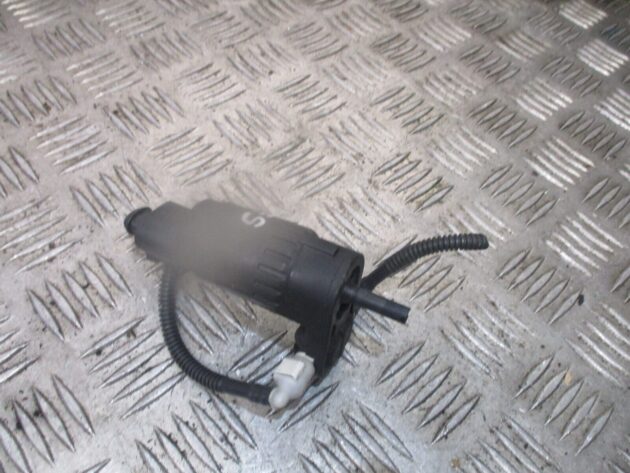 2012 GENUINE AUDI A3 8P FRONT WINDSCREEN WASHER PUMP 1K6955651 - Image 2