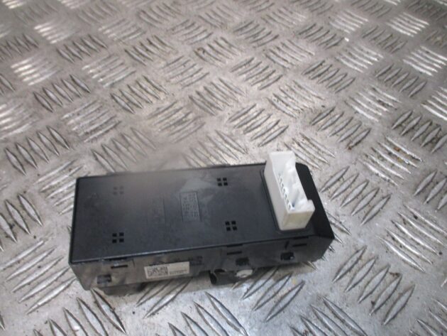2019 GENUINE KIA PICANTO FRONT RIGHT DRIVER SIDE WINDOW SWITCH - Image 3