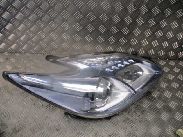2011 GENUINE TOYOTA PRIUS FRONT RIGHT DRIVER SIDE HEADLIGHT LAMP OSF - Image 2