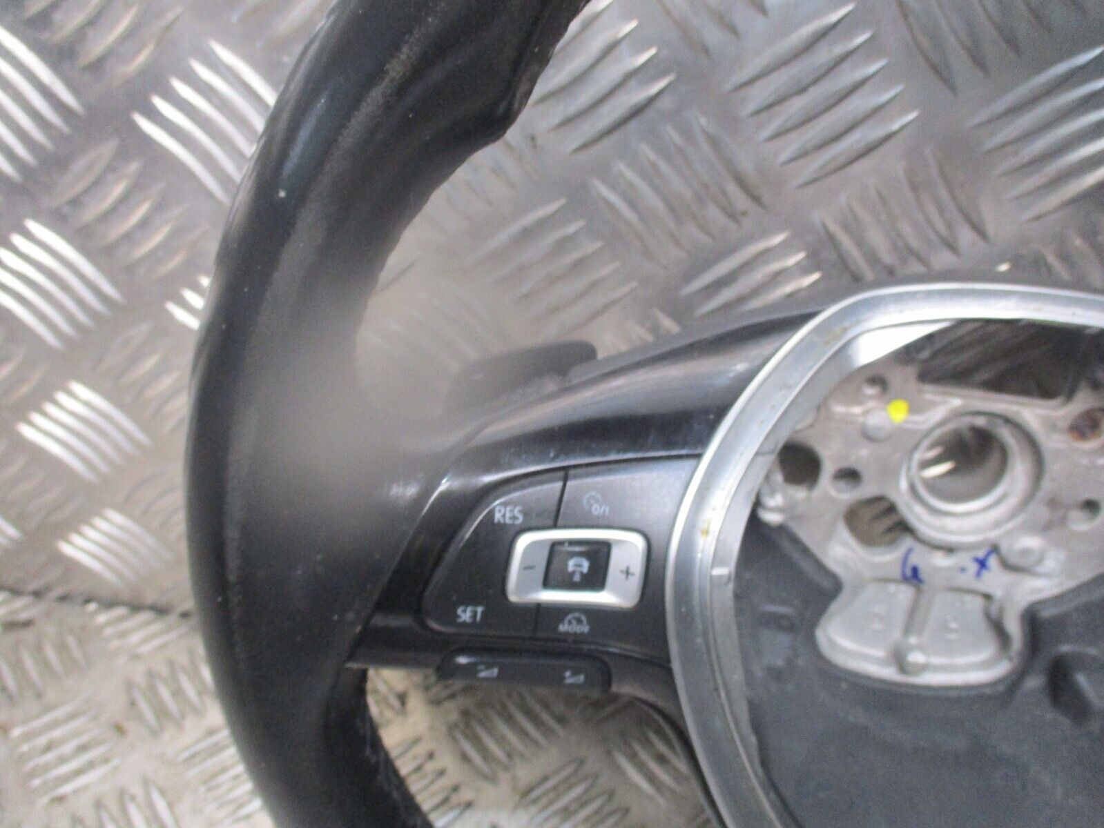 2015 GENUINE VW GOLF MK7 MULTIFUNCTION DRIVERS STEERING WHEEL 5Q0419091DN - Image 3