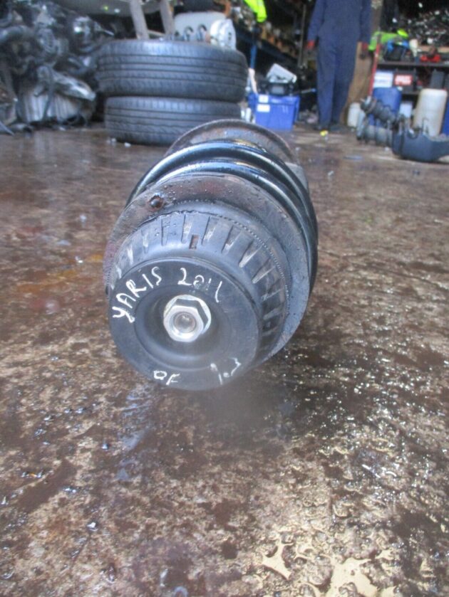 2016 TOYOTA YARIS 1.3 PETROL FRONT RIGHT DRIVER SIDE SHOCK ABSORB SHOCKER - Image 2