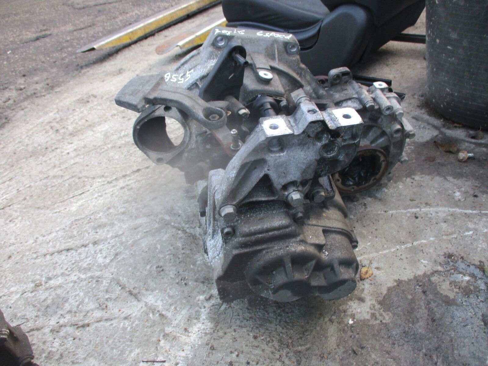 2015 GENUINE VW SEAT SKODA AUDI 1.6 TDI 6 SPEED MANUAL TRANSMISSION GEAR BOX - Image 3