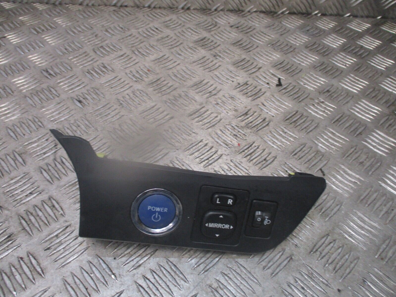 2015 GENUINE TOYOTA YARIS WING MIRROR ADJUSTER & START STOP SWITCH 554460D070 - Image 2