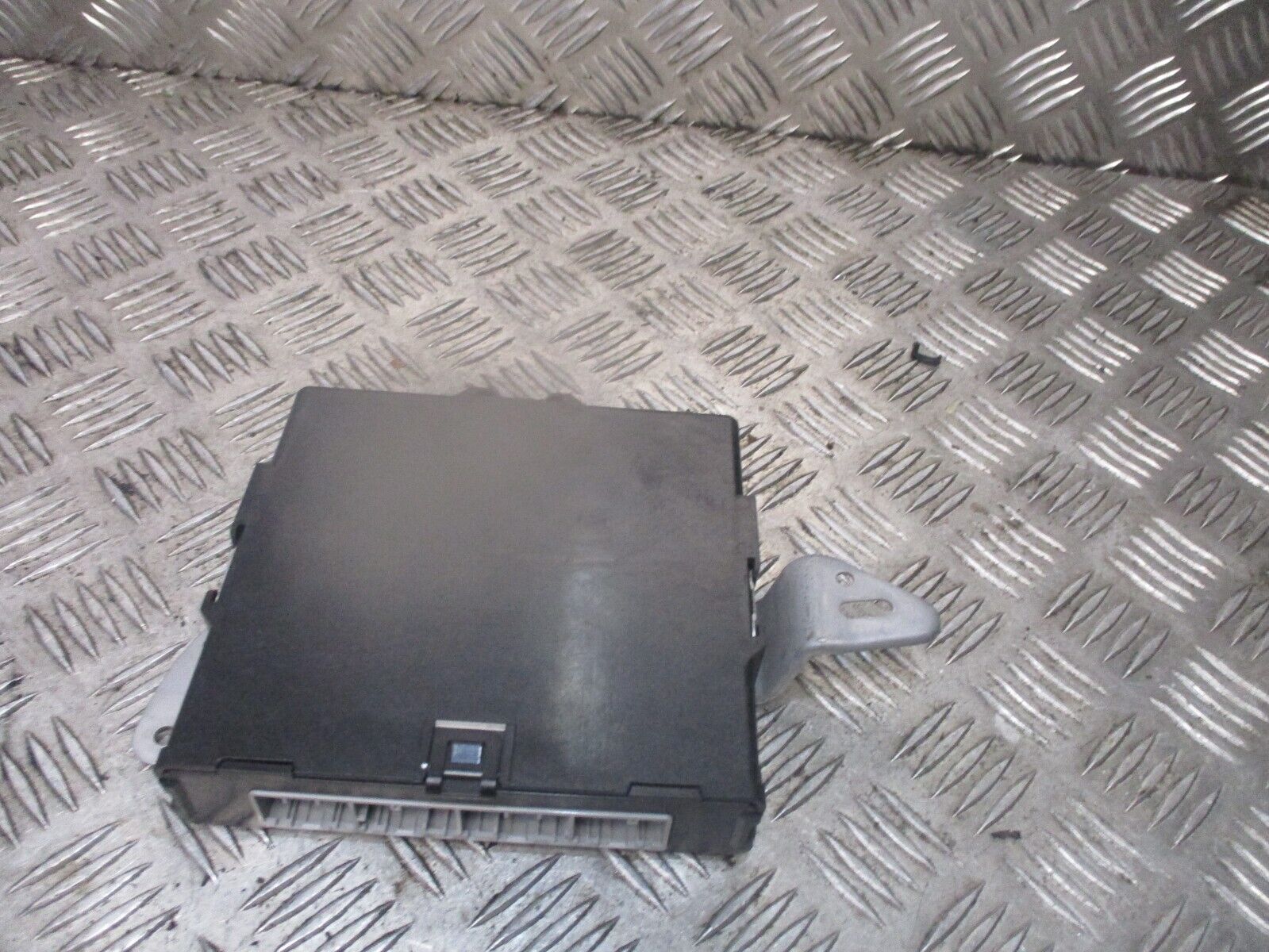 2015 GENUINE TOYOTA YARIS HYBRID ECU CONTROL MODULE UNIT 899810D140 - Image 3