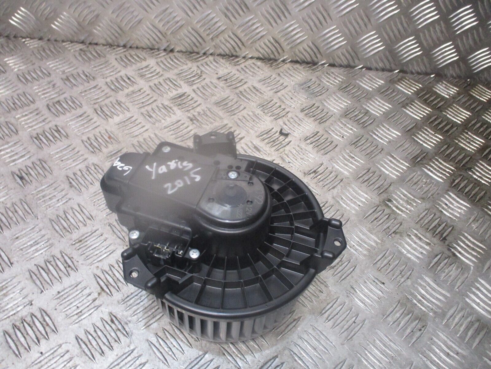 2015 GENUINE TOYOT YARIS HEATER BLOWER MOTOR FAN - Image 3