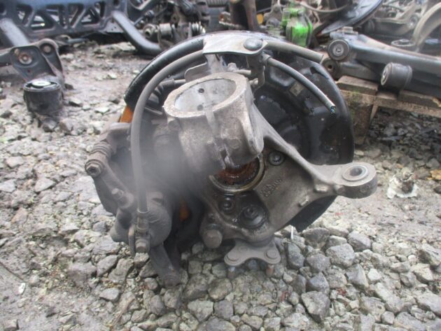 2016 GENUINE VW PASSAT B8 FRONT RIGHT DRIVER SIDE HUB 3Q0400054 - Image 2