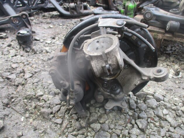 2016 GENUINE VW PASSAT B8 FRONT RIGHT DRIVER SIDE HUB 3Q0400054 - Image 3