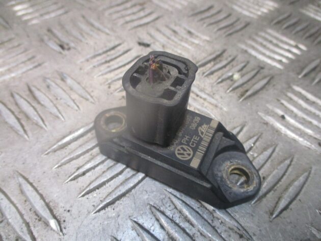2009 GENUINE VW SCIROCCO ACCELERATION SENSOR 3C0907651 - Image 2