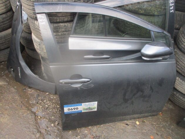 2019 GENUINE TOYOTA PRIUS FRONT RIGHT DRIVER SIDE BARE SHELL DOOR OSF - Image 3