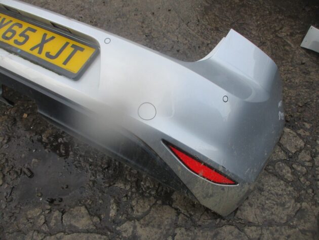 2016 GENUINE VW GOLF MK7 REAR COMPLETE BUMPER WITH SENSOR - Image 2