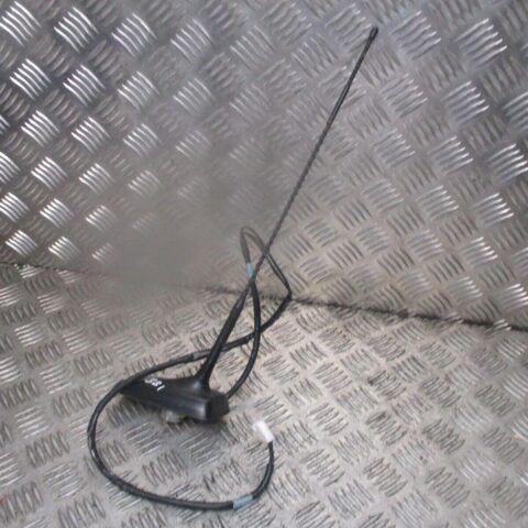 2014 GENUINE TOYOTA VERSO REAR ROOF AERIAL ANTENNA