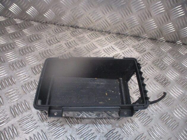 2019 GENUINE AUDI A3 8V CENTRE CONSOLE WIRELESS PHONE CHARGER MODULE 8V0863300D - Image 2