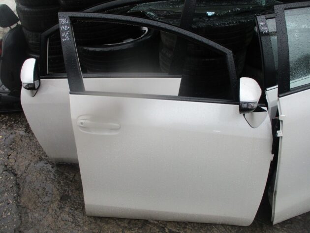 2014 GENUINE TOYOTA VERSO FRONT RIGHT DRIVER SIDE BARE SHELL DOOR OSF - Image 3