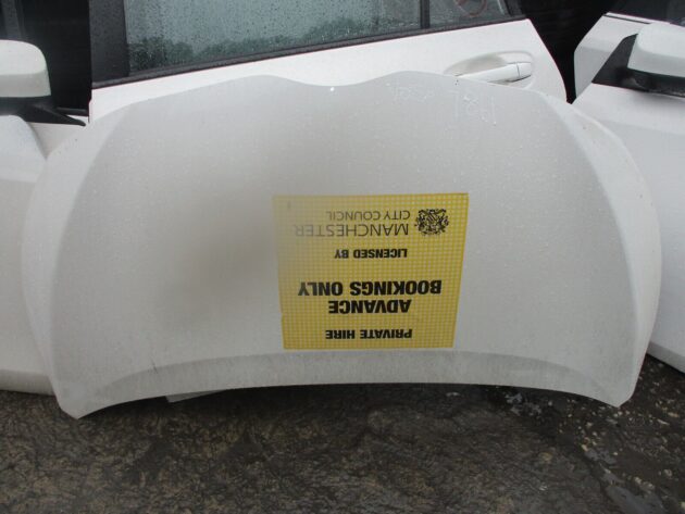 2014 GENUINE TOYOTA VERSO FRONT BONNET HOOD - Image 3