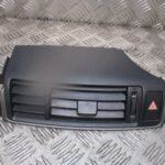 2009 GENUINE TOYOTA VERSO FRONT CENTRE DASHBOARD HEATER AC AIRVENT 556700F040