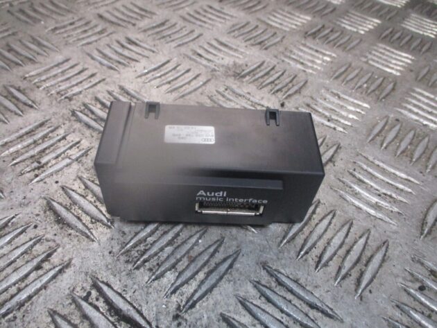 2016 GENUINE AUDI A3 8V MMI MULTIMEDIA AUDIO INTERFACE PORT SOCKET 8V0035736 - Image 2
