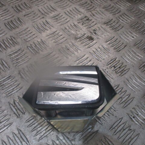 2015 GENUINE SEAT LEON REAR TAILGATE BOOT RELEASE HANDLE 5F0827505