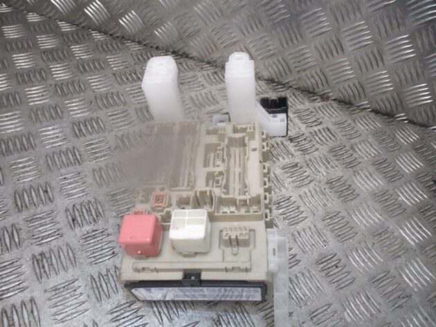 2014 GENUINE TOYOTA VERSO FUSE BOX RELAY CONTROL MODULE UNIT 827300F330 - Image 4