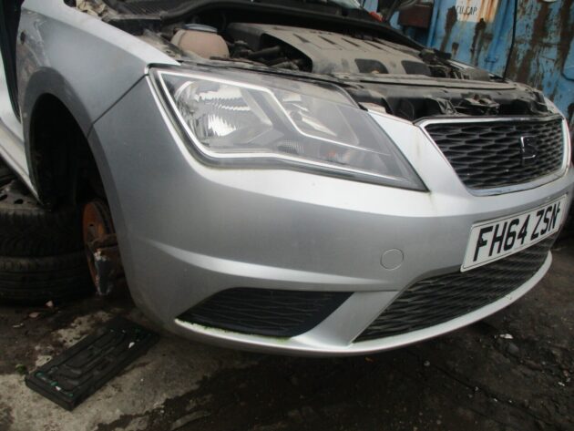 2014 GENUINE SEAT TOLEDO FRONT BUMPER COMPLETE - Image 2
