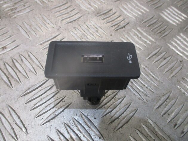 2019 GENUINE VW GOLF MK7 USB SOCKET CONNECTOR 5G0035222K 5Q0035726J
