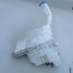 2017 GENUINE HYUNDAI I10 1.0PETROL FRONT WINDSCREEN WASHER BOTTLE 98610B9110